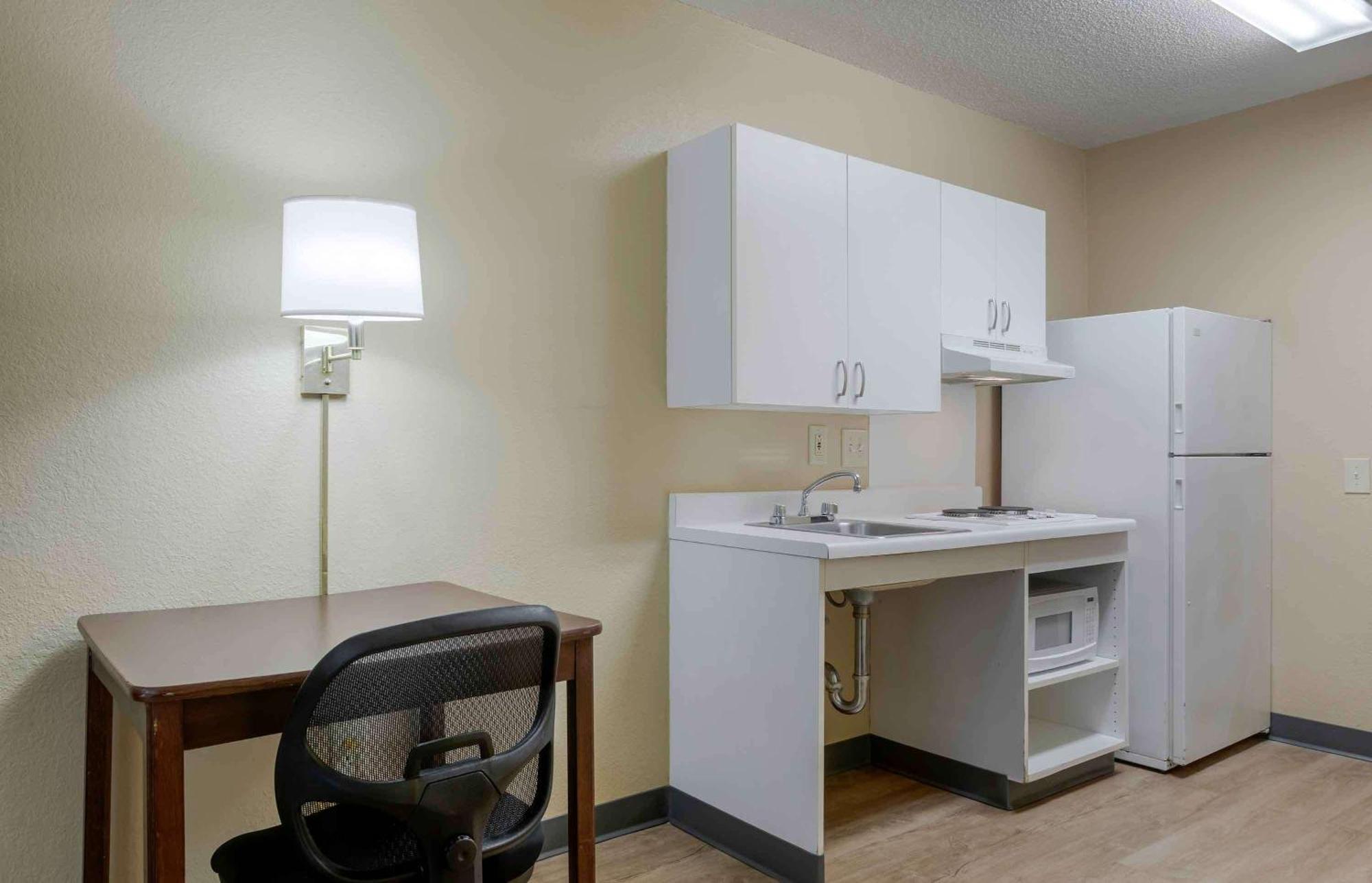 Extended Stay America Select Suites - Newport News - Oyster Point Екстериор снимка