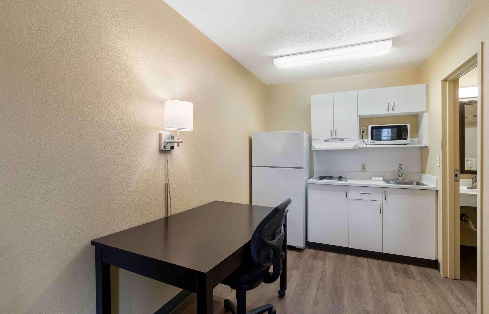 Extended Stay America Select Suites - Newport News - Oyster Point Екстериор снимка