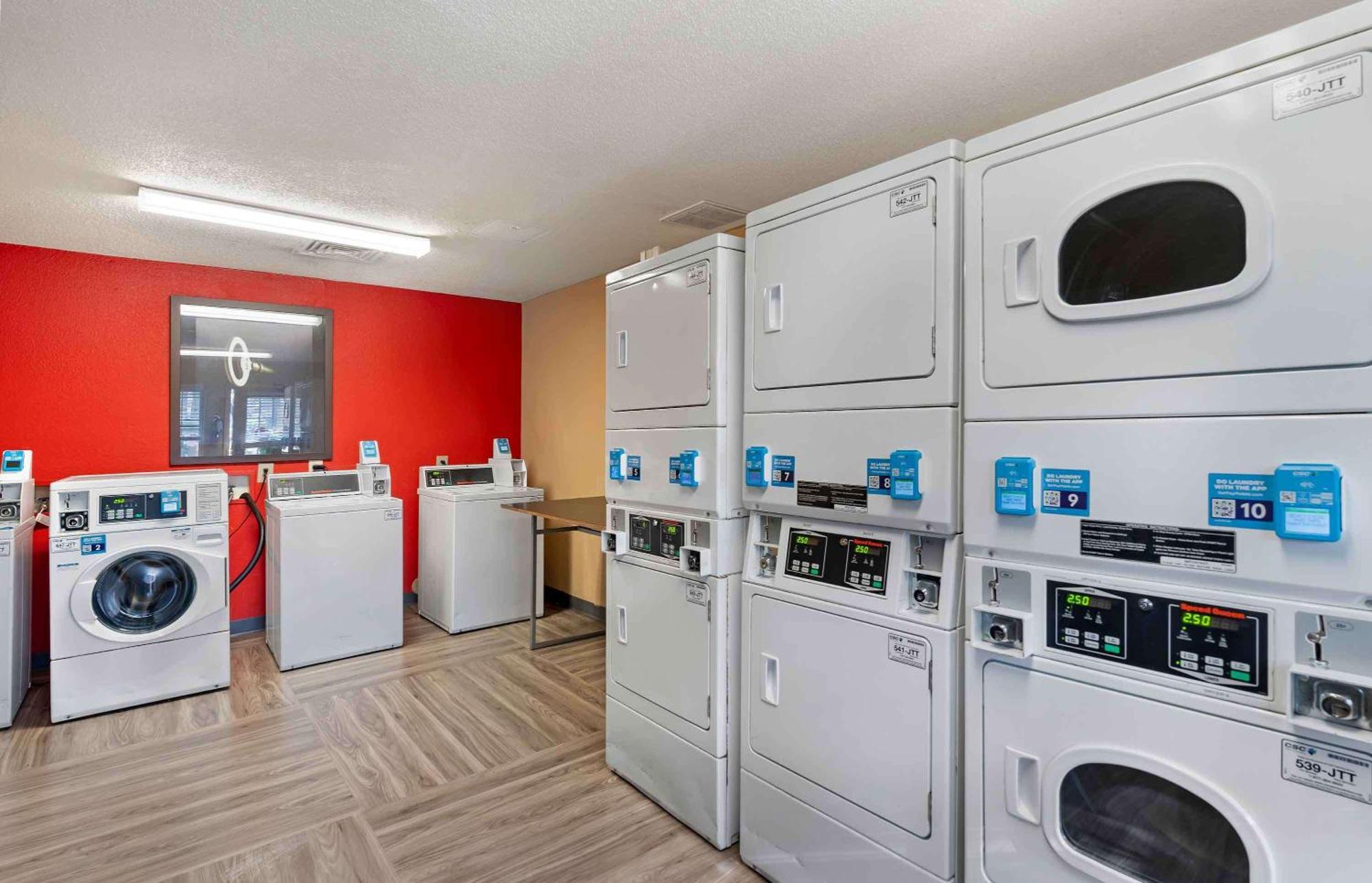 Extended Stay America Select Suites - Newport News - Oyster Point Екстериор снимка