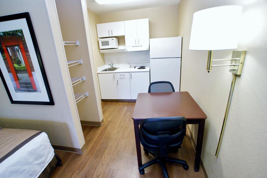 Extended Stay America Select Suites - Newport News - Oyster Point Екстериор снимка