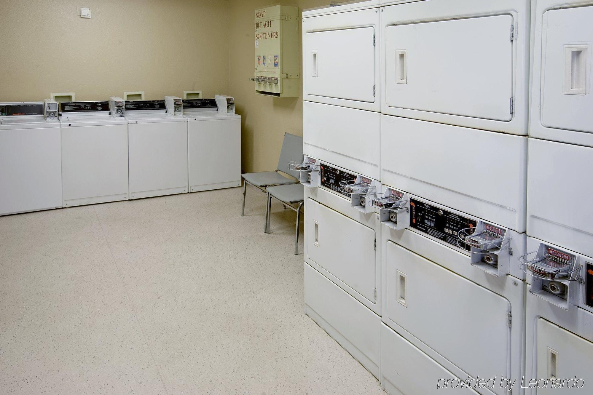 Extended Stay America Select Suites - Newport News - Oyster Point Екстериор снимка